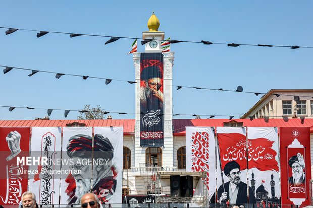 تجمع جاماندگان تشییع پیکر رهبر شهید در رشت