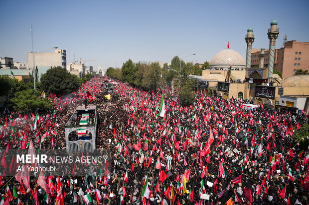 مراسم تشییع پیکر مطهر رهبر شهید انقلاب در تهران - ۱۴