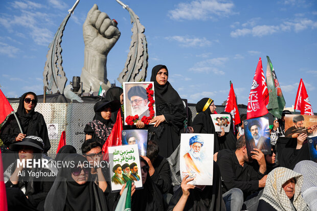 مراسم تشییع پیکر مطهر رهبر شهید انقلاب در تهران - ۱۴