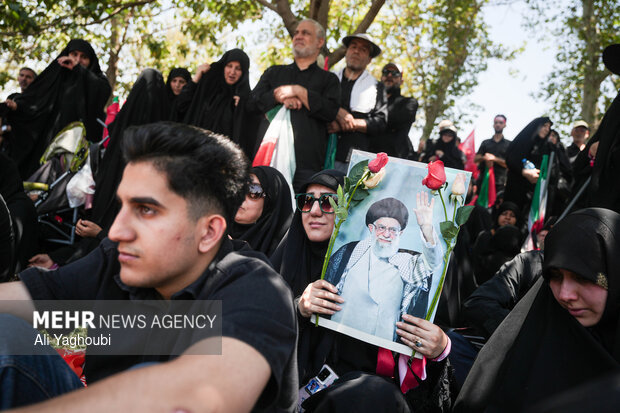 مراسم تشییع پیکر مطهر رهبر شهید انقلاب در تهران - ۱۴