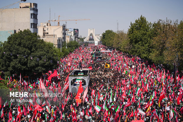 تشییع رهبر شهید صحنه خروش وحدت و استکبارستیزی ملت ایران
