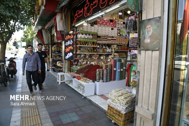 قاب ارادت به «آقای شهید ایران» در دل بازار و کسبه مشهدی
