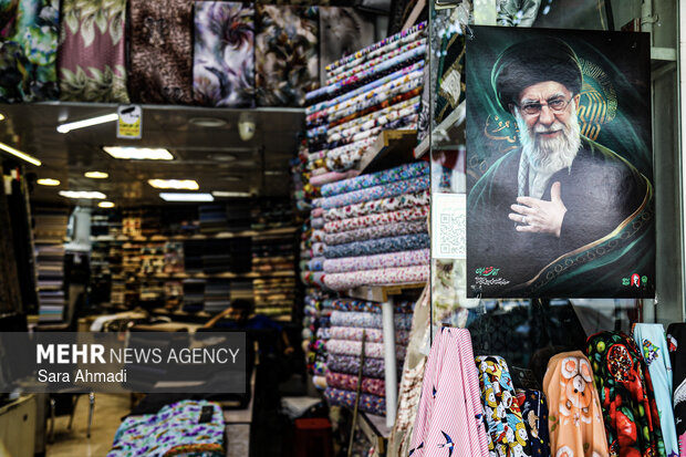 قاب ارادت به «آقای شهید ایران» در دل بازار و کسبه مشهدی