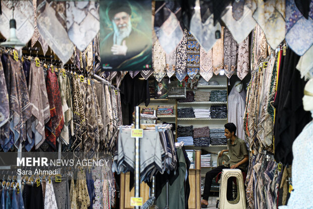 قاب ارادت به «آقای شهید ایران» در دل بازار و کسبه مشهدی