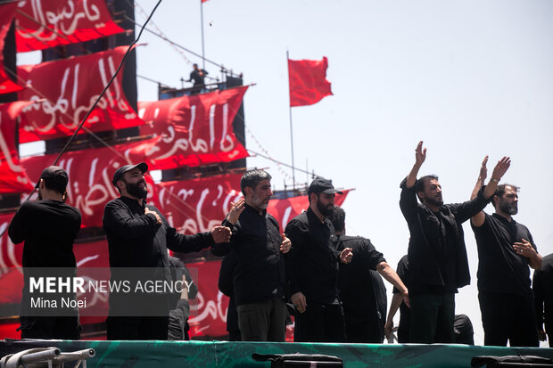 مراسم تشییع پیکر مطهر رهبر شهید انقلاب در تهران - ۲