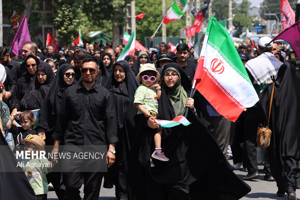 راهپیمایی جاماندگان بدرقه تشییع رهبر شهید