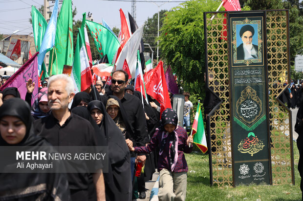 راهپیمایی جاماندگان بدرقه تشییع رهبر شهید