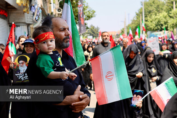 راهپیمایی جاماندگان بدرقه تشییع رهبر شهید