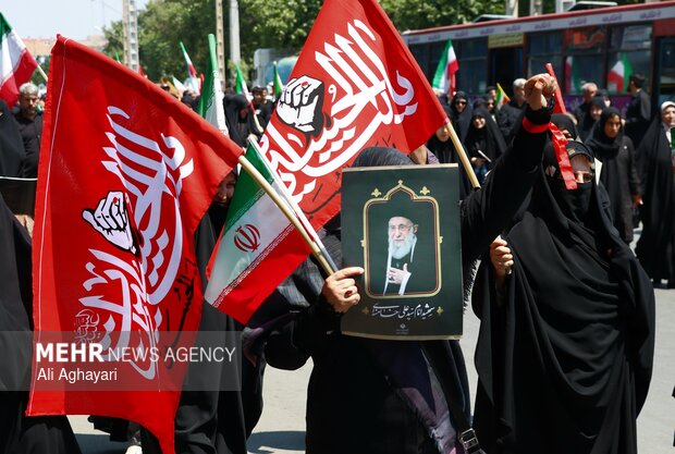 راهپیمایی جاماندگان بدرقه تشییع رهبر شهید
