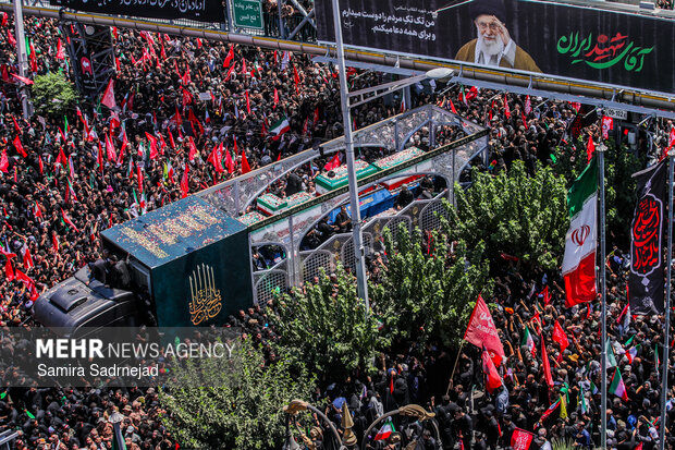 مترو گلشهر کرج میزبان زائرین بازگشته از تشییع پیکر آقای شهید ایران مترو گلشهر کرج میزبان زائرین بازگشته از تشییع پیکر آقای شهید ایران