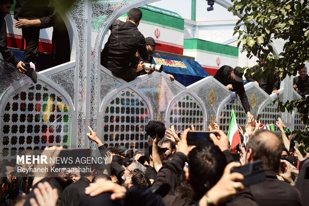 مراسم تشییع پیکر رهبر شهید در تهران