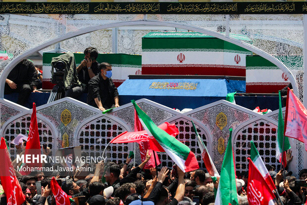 مراسم تشییع پیکر مطهر رهبر شهید انقلاب در تهران - ۱۵