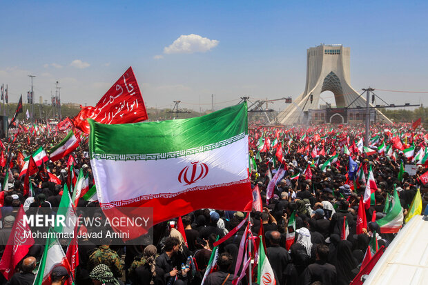 مراسم تشییع پیکر مطهر رهبر شهید انقلاب در تهران - ۱۵