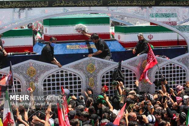 تشییع پیکر مطهر رهبر شهید انقلاب در تهران