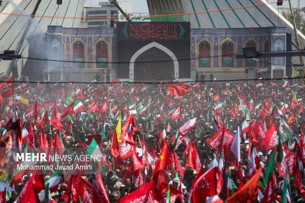 مراسم تشییع پیکر مطهر رهبر شهید انقلاب در تهران - ۱۵