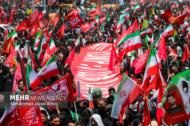 مراسم تشییع پیکر مطهر رهبر شهید انقلاب در تهران - ۱۵