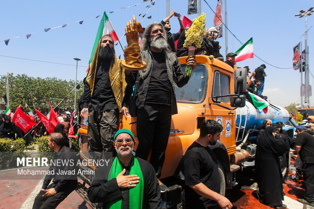 مراسم تشییع پیکر مطهر رهبر شهید انقلاب در تهران - ۱۵