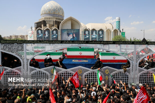 منطقه یک مشهد میزبان زائران استان فارس در آیین تشییع رهبر شهید انقلاب