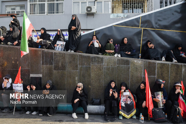 مراسم تشییع پیکر مطهر رهبر شهید انقلاب در تهران - ۱۶