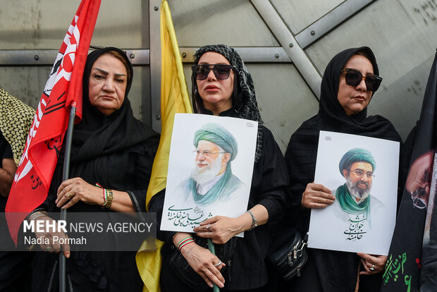 مراسم تشییع پیکر مطهر رهبر شهید انقلاب در تهران - ۱۶