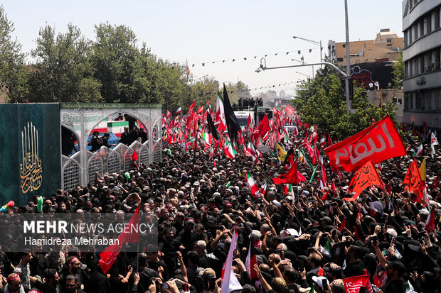مراسم تشییع پیکر مطهر رهبر شهید انقلاب در تهران - ۱۷