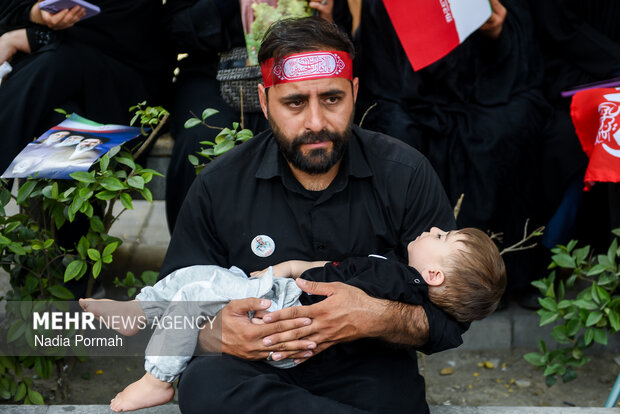 مراسم تشییع پیکر مطهر رهبر شهید انقلاب در تهران - ۱۶