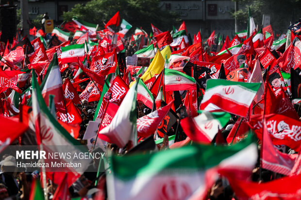 مراسم تشییع پیکر مطهر رهبر شهید انقلاب در تهران - ۱۷