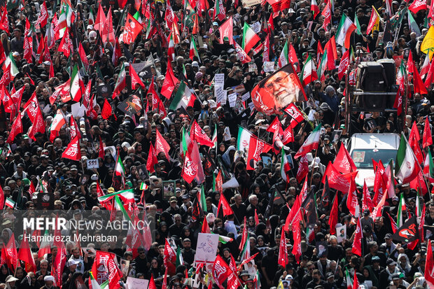 مراسم تشییع پیکر مطهر رهبر شهید انقلاب در تهران - ۱۷