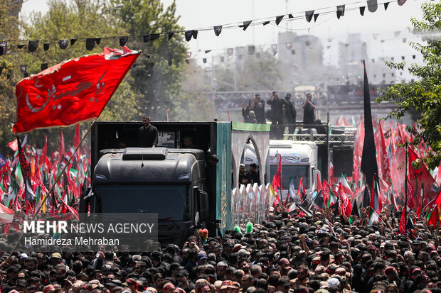 مراسم تشییع پیکر مطهر رهبر شهید انقلاب در تهران - ۱۷