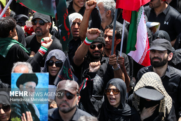 مراسم تشییع پیکر مطهر رهبر شهید انقلاب در تهران - ۱۷