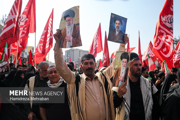 تشییع پیکر مطهر رهبر شهید انقلاب در تهران