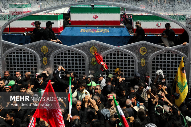 مراسم تشییع پیکر مطهر رهبر شهید انقلاب در تهران - ۱۷