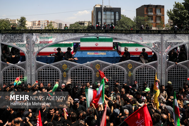 مراسم تشییع پیکر مطهر رهبر شهید انقلاب در تهران - ۱۷