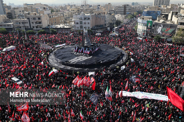 مراسم تشییع پیکر مطهر رهبر شهید انقلاب در تهران - ۱۷