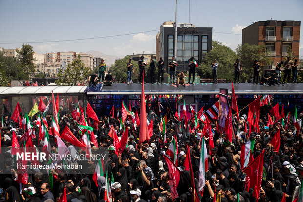مراسم تشییع پیکر مطهر رهبر شهید انقلاب در تهران - ۱۷