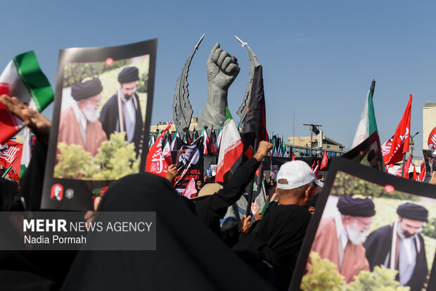 مراسم تشییع پیکر مطهر رهبر شهید انقلاب در تهران - ۱۶