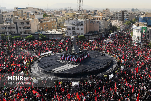 مراسم تشییع پیکر مطهر رهبر شهید انقلاب در تهران - ۱۶