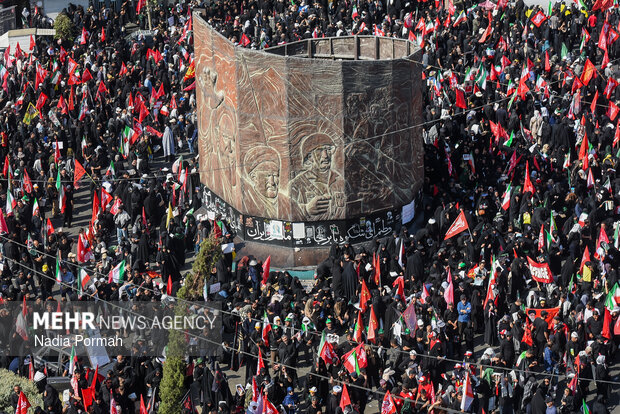 مراسم تشییع پیکر مطهر رهبر شهید انقلاب در تهران - ۱۶