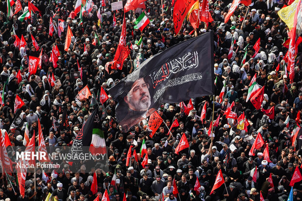 مراسم تشییع پیکر مطهر رهبر شهید انقلاب در تهران - ۱۶