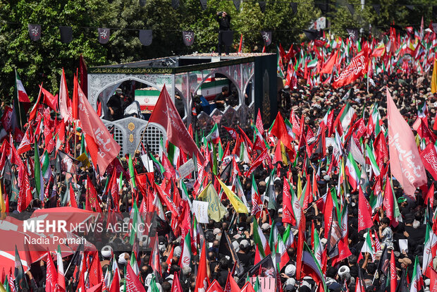 مراسم تشییع پیکر مطهر رهبر شهید انقلاب در تهران - ۱۶