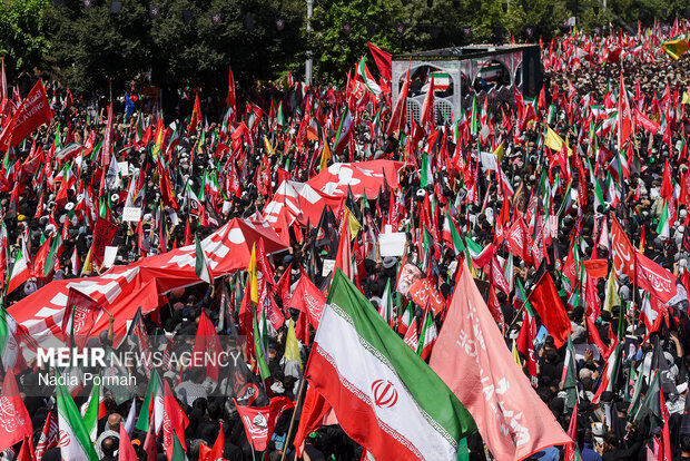 مراسم تشییع پیکر مطهر رهبر شهید انقلاب در تهران - ۱۶