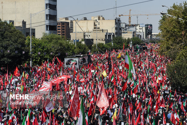 مراسم تشییع پیکر مطهر رهبر شهید انقلاب در تهران - ۱۶