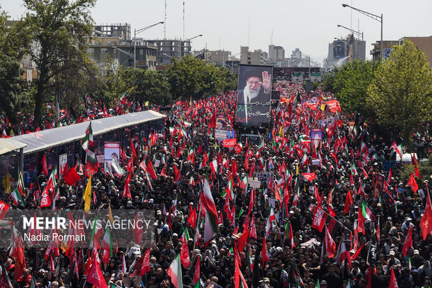 مراسم تشییع پیکر مطهر رهبر شهید انقلاب در تهران - ۱۶