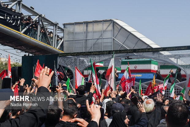 مراسم تشییع پیکر مطهر رهبر شهید انقلاب در تهران - ۱۶