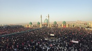 بەڕێکرانی تەرمی ڕێبەری شەهیدی ئێران لە قوم؛ شار ڕەش پۆش شین دەگێڕێت