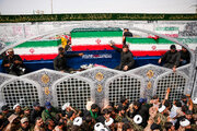 Martyred Leader's coffin warmly welcome in Najaf