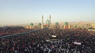 آغاز مراسم تشییع پیکر آقای شهید ایران در قم