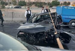 برخورد پژو ۴۰۵ با نیوجرسی در محور گیلاوند؛ سه نفر مصدوم شدند