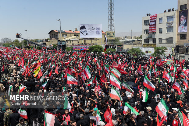 مراسم تشییع پیکر مطهر رهبر شهید انقلاب در تهران - ۱۶