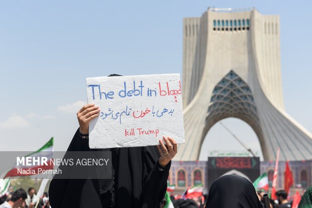 مراسم تشییع پیکر مطهر رهبر شهید انقلاب در تهران - ۱۶